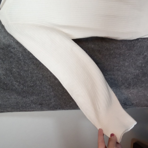 Athleta Cream Crew Neck Sweater Soft Knit Minimalist Design Merino Size Large - Picture 3 of 10